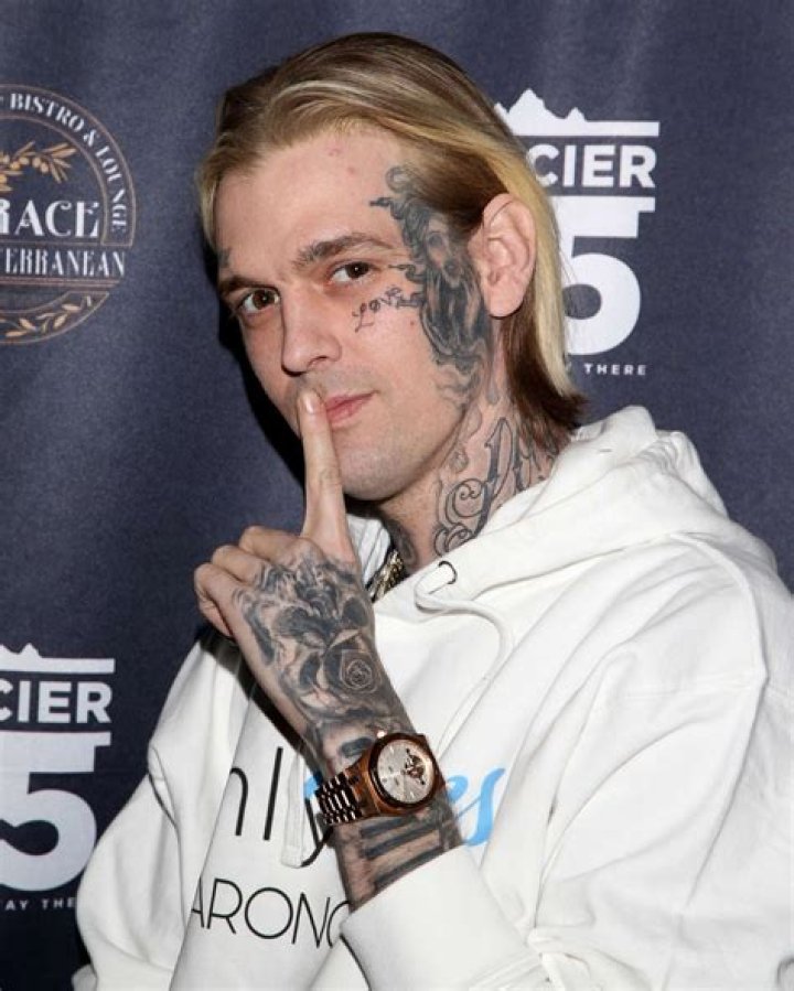 Aaron Carter s'est fait tatouer le visage de Rihanna sur le visage &agrave;
