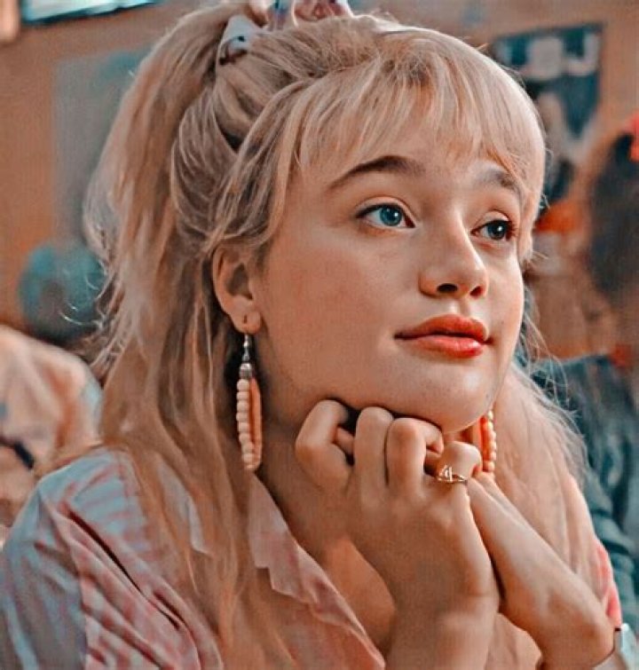 angela Stranger things, Stranger things aesthetic, El stranger things
