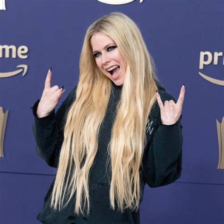 Avril Lavigne How much is the music superstar and fashion designer