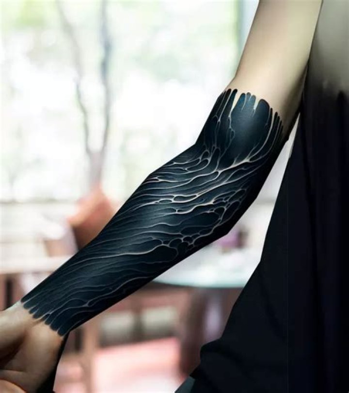 awesome blackout tattoo ideas &copy; tattoo artist Nissaco 💕💕💕💕💕 