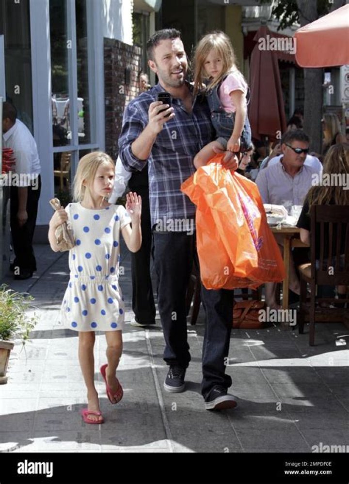Ben Affleck Takes Daughters Violet & Seraphina For Ice Cream Photos