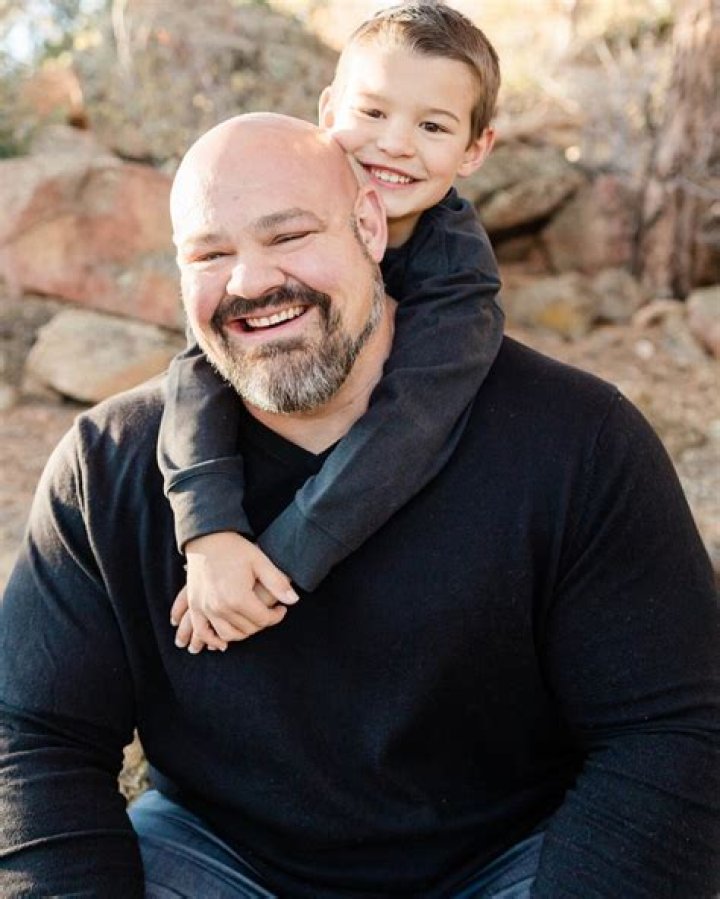 Brian Shaw, height 6.9 ft (2.03m) weight 430 lbs (190 kg) r/AbsoluteUnits