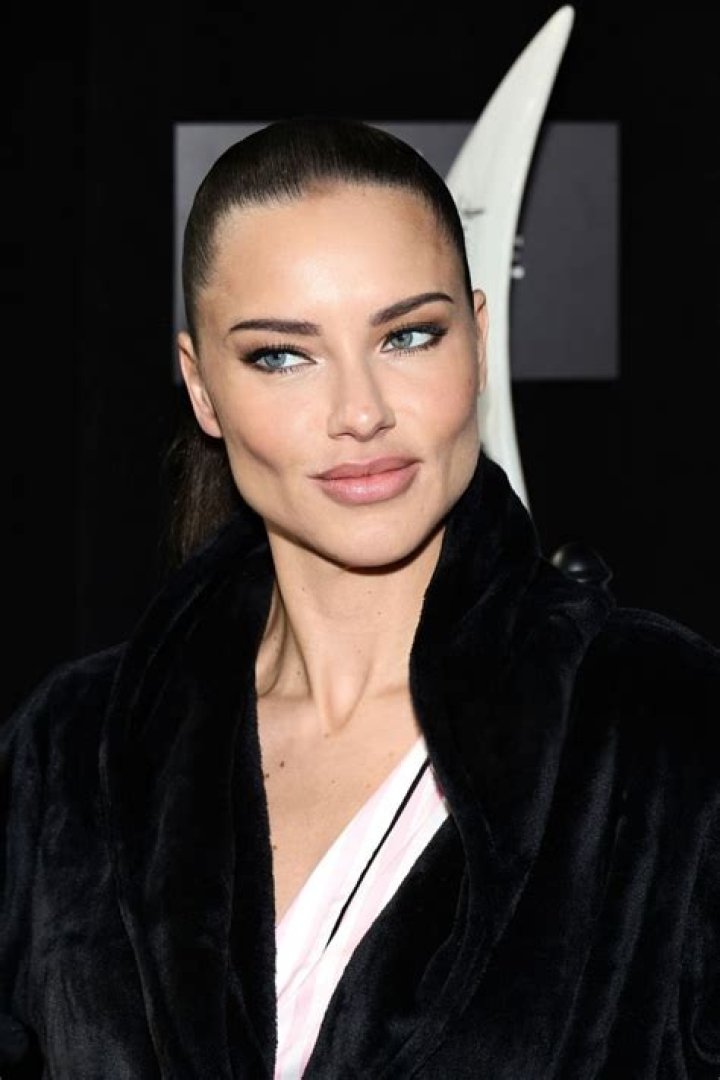 Celebrity Press Adriana Lima (VS Launch, Feb 12th 2003) HQ