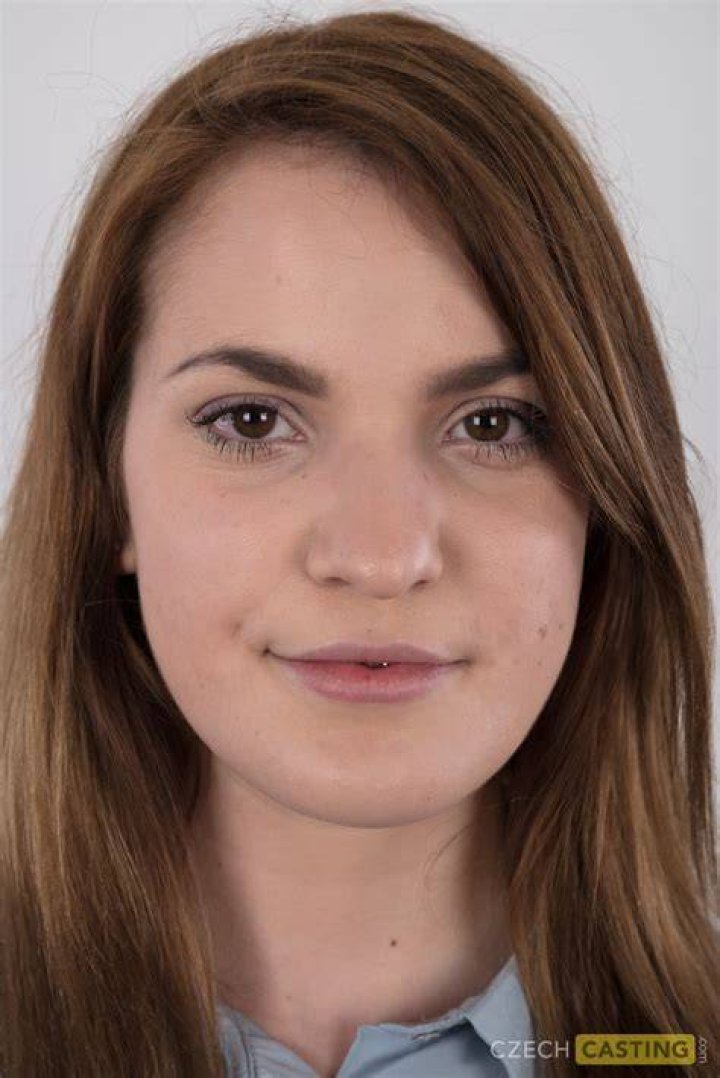 Classify Czech porn actress