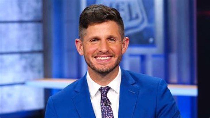 Dan Orlovsky's net worth, age, wife, bio, salary, height, NFL, profiles