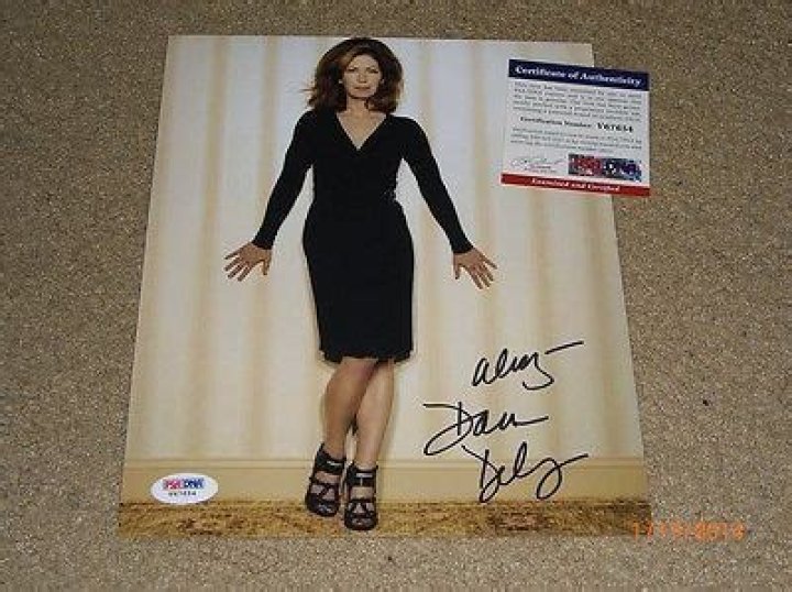 Dana Delany Signed Autographed 8x10 Desperate Housewives Katherine