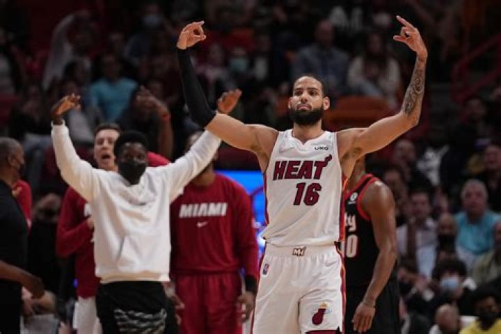 Dewayne Dedmon hilariously compares 'lightskin' Caleb Martin to