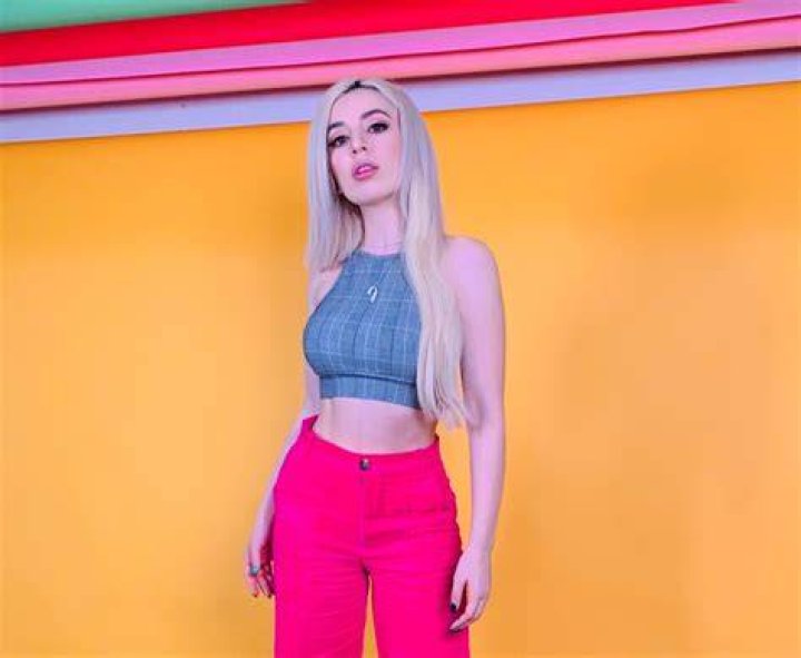 Did Ava Max have Plastic Surgery? Body Measurements, Lips, Facelift
