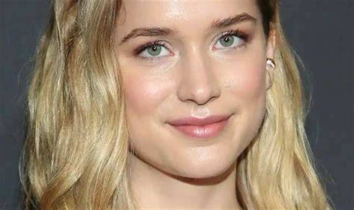 Elizabeth Lail Biography, Height & Life Story Super Stars Bio
