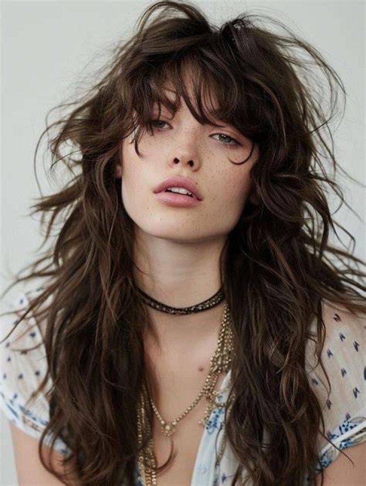 Embrace The Chaos: Exploring Shaggy Hair Styles