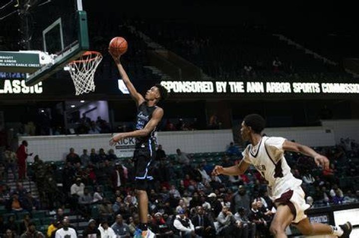 Emoni Bates First Sophomore To Win Player Of The Year
