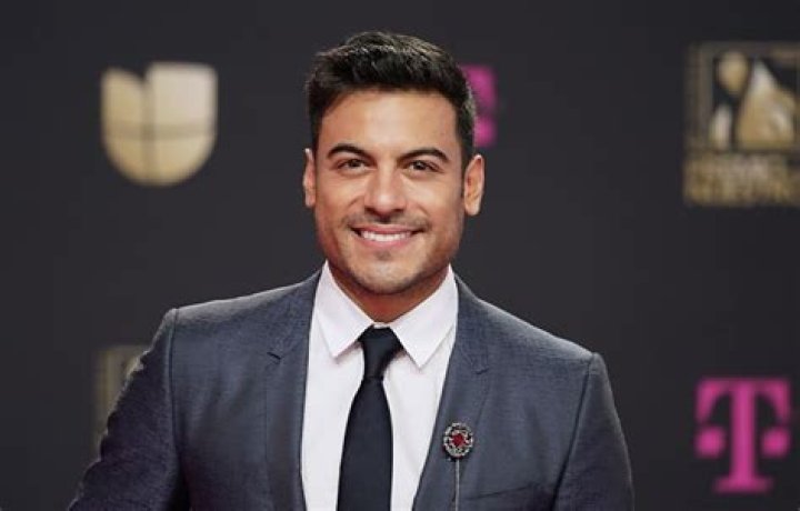 Estatura de Carlos Rivera