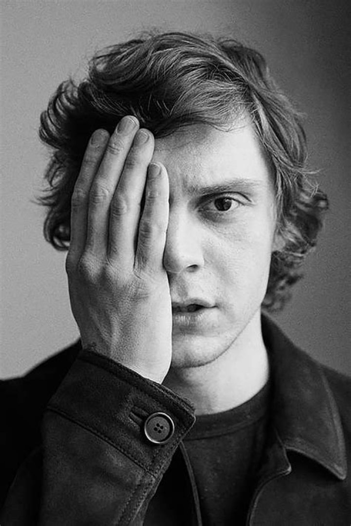 Evan Peters Opens Up About His Role in 'Pose' Photo 4093800 Evan