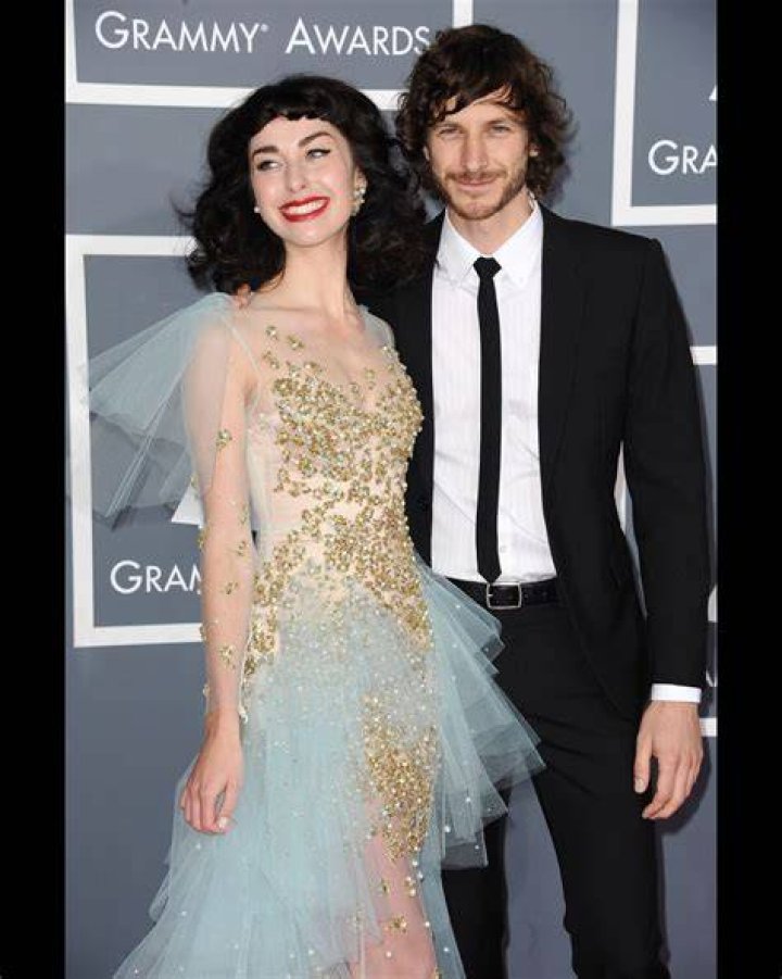 Foto Os australianos Kimbra e Gotye, que receberam dois pr&ecirc;mios pela