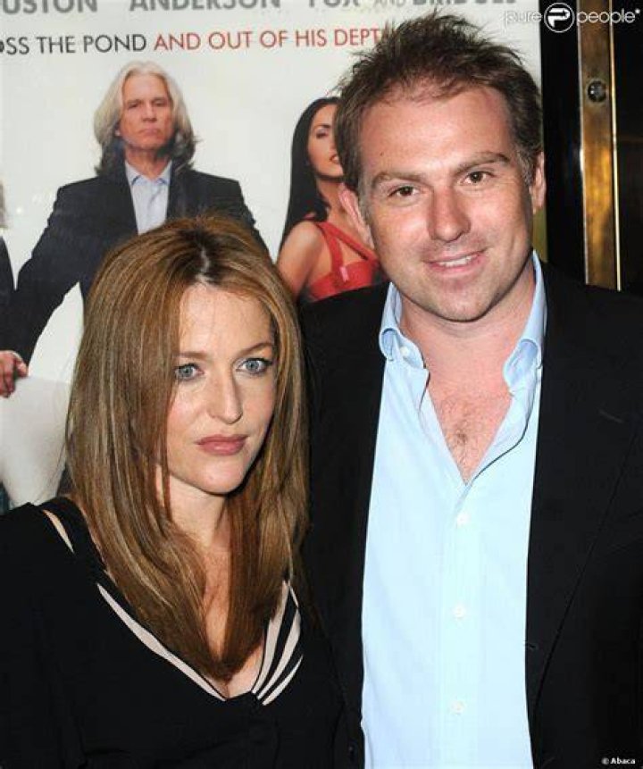 Gillian Anderson et son compagnon Mark Griffiths &agrave; Londres, le 24