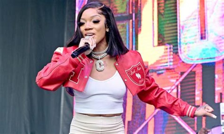 Glorilla boundarypushing rap star with a best friend in Cardi B