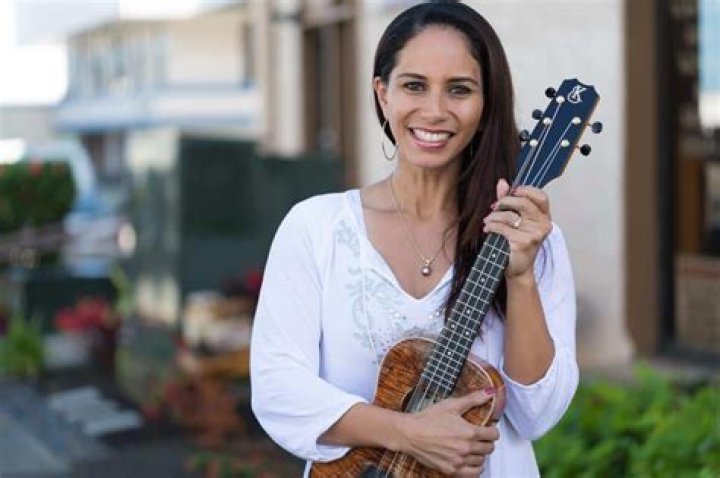 Hawaiian Singer Performs &ldquo;Somewhere Over The Rainbow&rdquo; On Ukulele