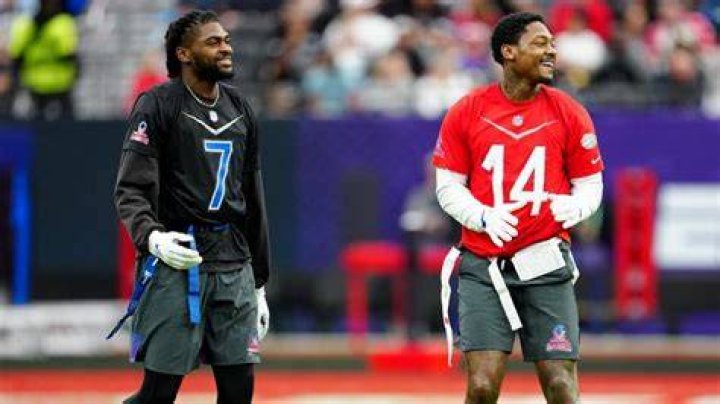 How many Diggs brothers are playing in the NFL? How many siblings does