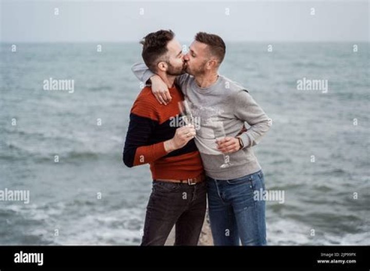 How to KISS a MAN on the NECK 👅 (Learn to give KISSES on the NECK