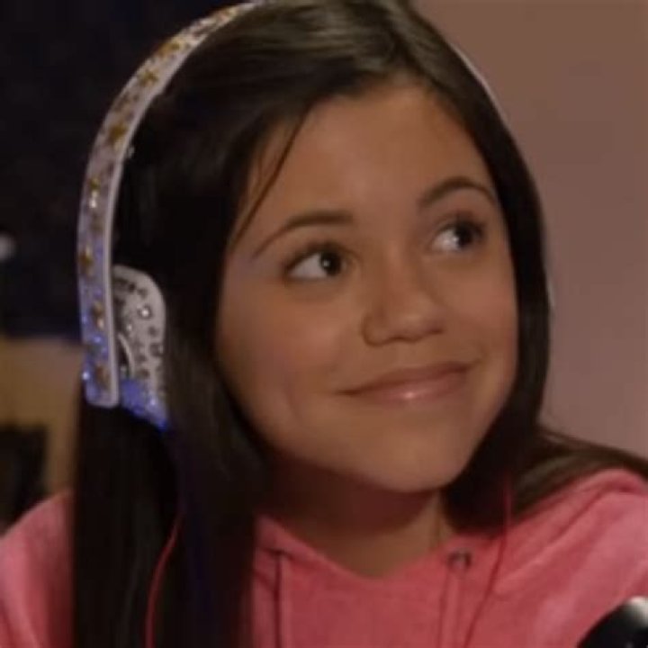 Jenna Ortega Bio, Net Worth, Boyfriend, Nationality, Age, Birthday