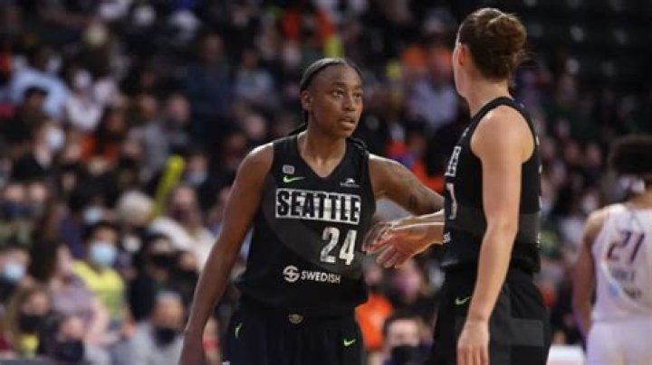 Jewell Lloyd explodes for 37 points including WNBA record tying 22