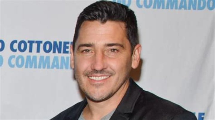 Jonathan Knight Biography, Jonathan Knight's Famous Quotes Sualci