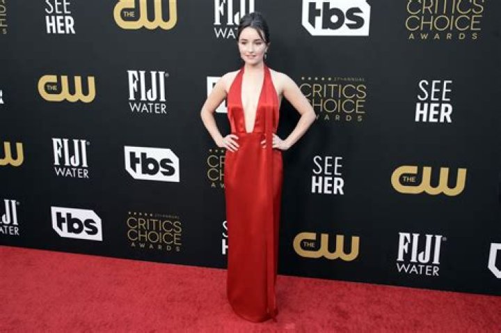 Kaitlyn Dever 27th Critics Choice Awards 3 Satiny
