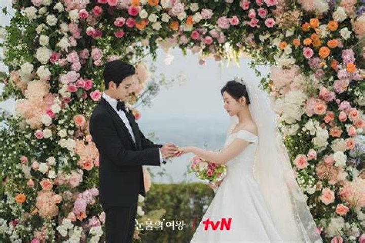 Kim Ji Won & Kim Soo Hyun Confirmed To Play as Married Couple in &lsquo;Queen