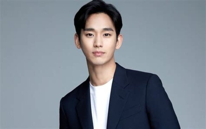 Kim Soo Hyun to reportedly reunite with "My Love From The Star" writer