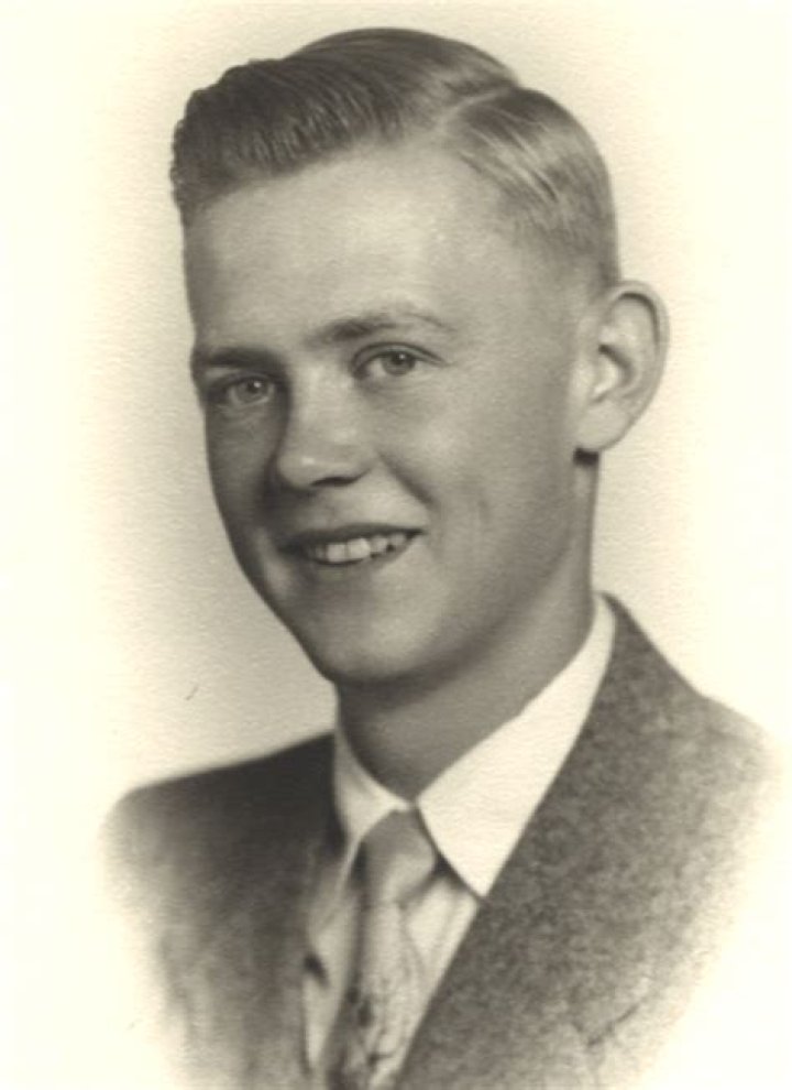 Lewandowski, Thomas L. Roberts Funeral & Cremation Chapel