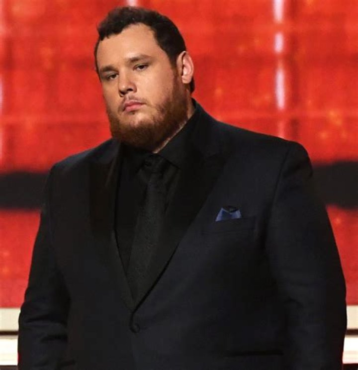 Luke Combs Apologizes For His Past Use Of Confederate Flag The Daily