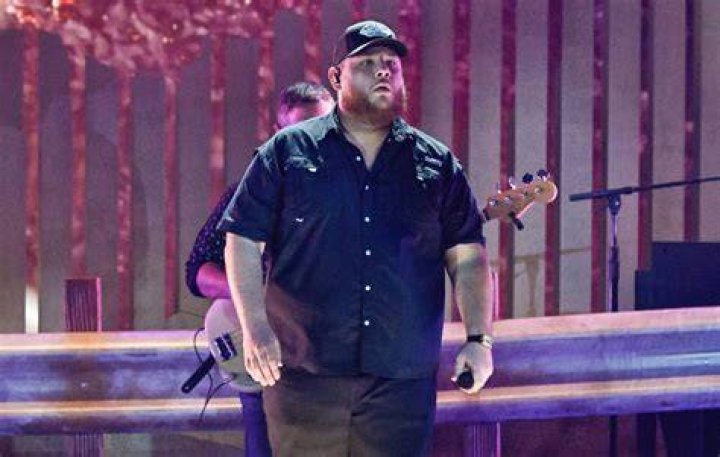 Luke Combs helps fan he unknowingly sued for 250,000