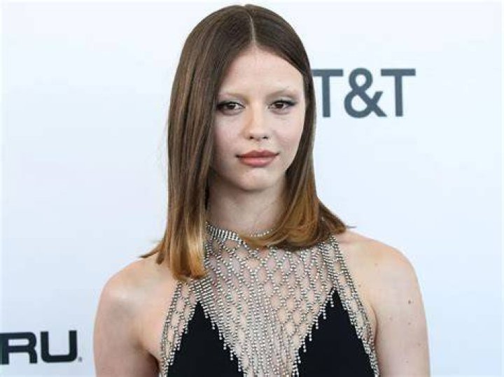 Mia Goth de su rol como actriz de la industria pornográfica a su