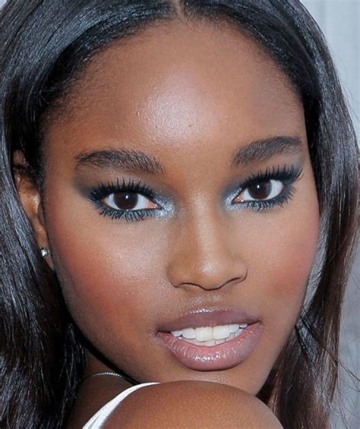 Model Damaris Lewis Sola Rey