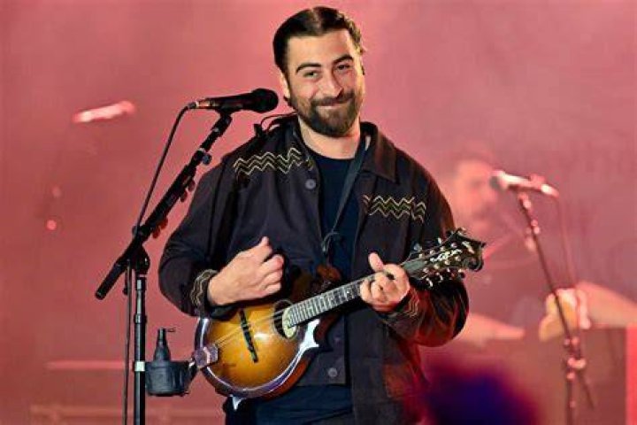 Noah Kahan might look like a folky Jesus. But the power of his