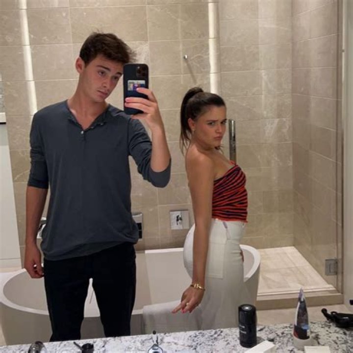 Noah Schnapp Pays Tribute to Twin Chloe Schnapp on 19th Birthday