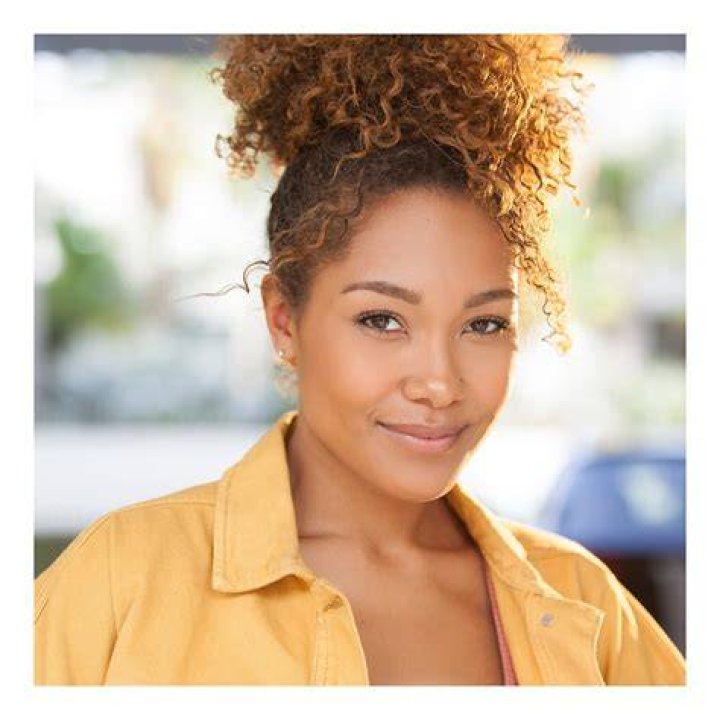 Parker McKenna Posey Bio, Age, Height, Weight, Nationality, Fathe