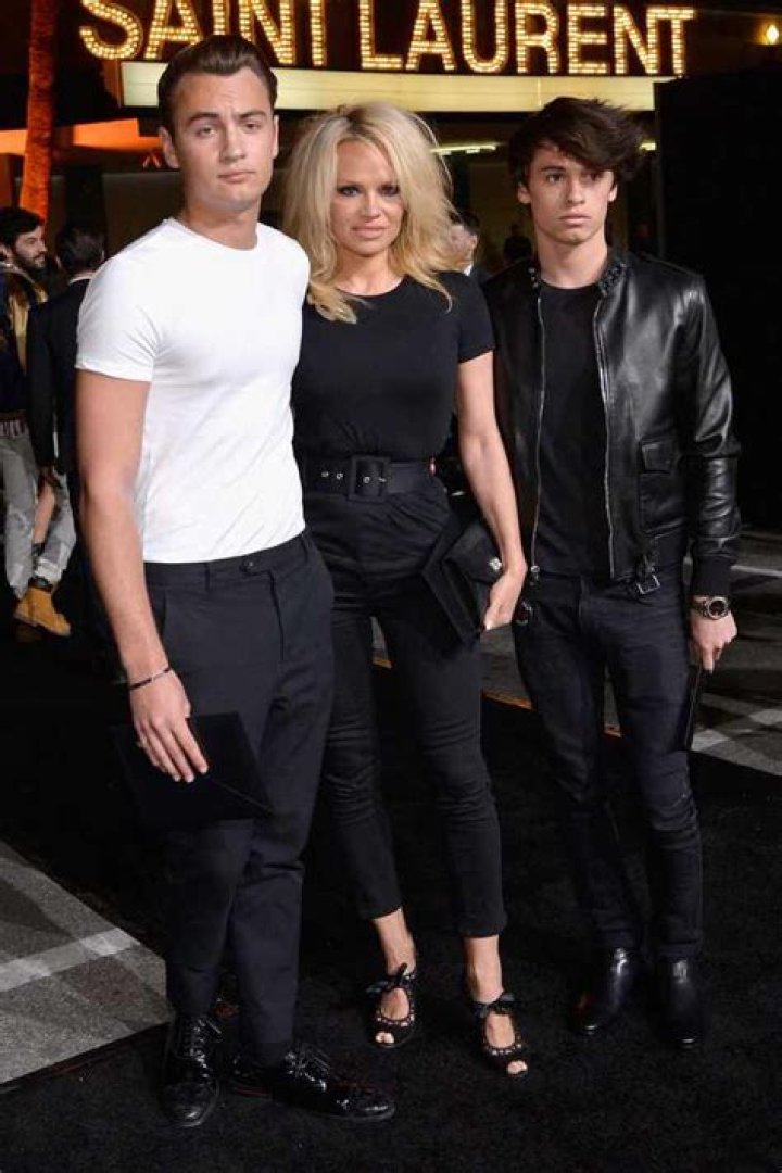 Pin de KIMMY en LE NOUVELLE SAINT LAURENT HEDI SILMANE