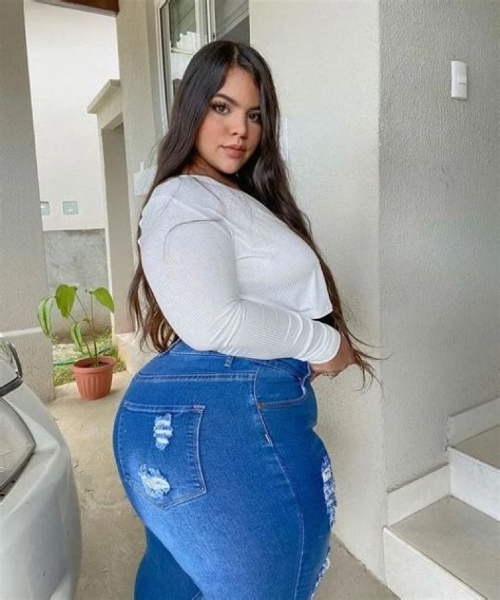 PLUS SIZE MODEL GRACIE BON BIOGRAPHY,WIKI,FASHION,AGE,2021