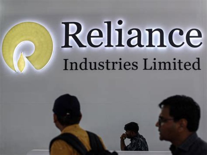 Reliance CEO Mukesh Ambani loses billions as oil slump hits shares CNN