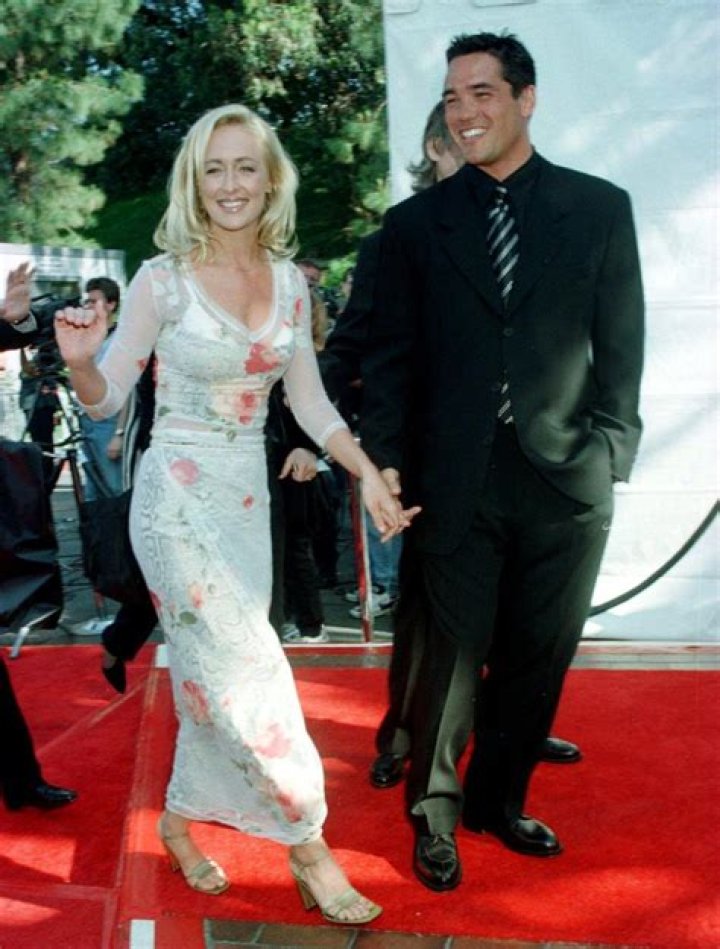 Report Singer Mindy McCready shoots self and dog to death