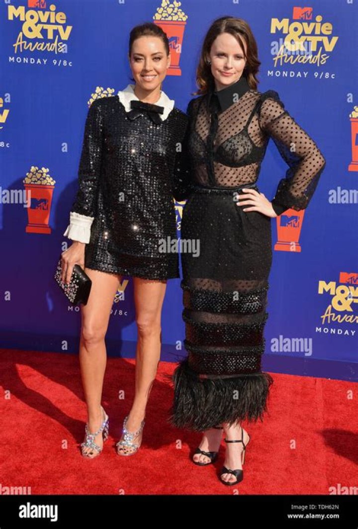 Sarah Ramos Attends 2019 MTV Movie and TV Awards at Barker Hangar in