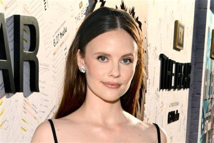 Sarah Ramos Filmed A ‘Gilmore Girls’ Revival Scene, So Brace Yourselves