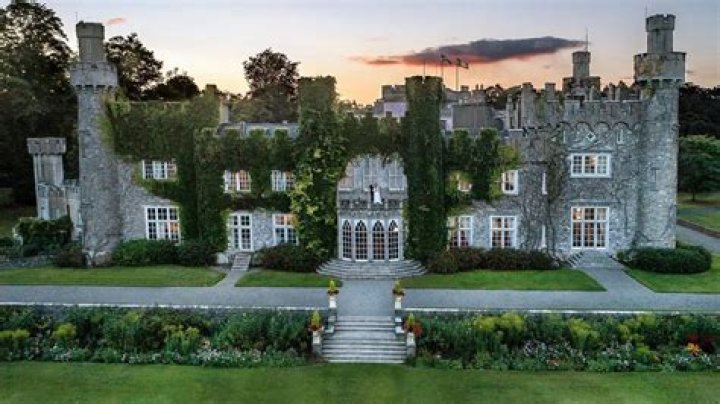 See inside Stunning Luttrellstown Castle where David and Victoria