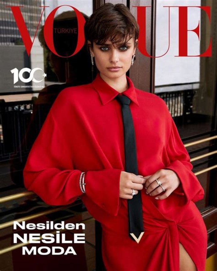 See Taylor Hill's Massive Engagement Ring From Daniel Fryer POPSUGAR