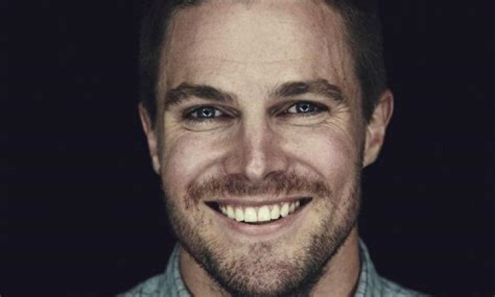 Stephen Amell 30 amazing facts about the actor! (List) Useless Daily