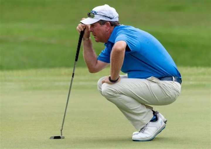 Steve Stricker sets course record, roars to lead at Regions Tradition
