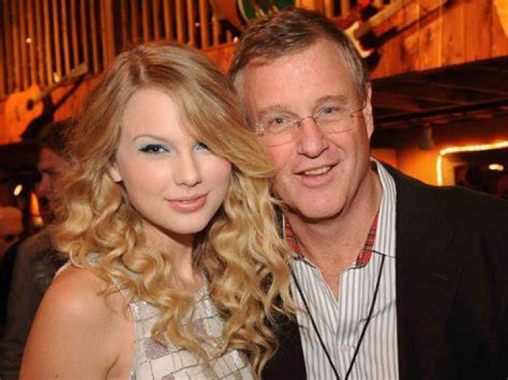 Taylor Swift Parents, Wiki, Boyfriend. Age, Songs, Ethnicity
