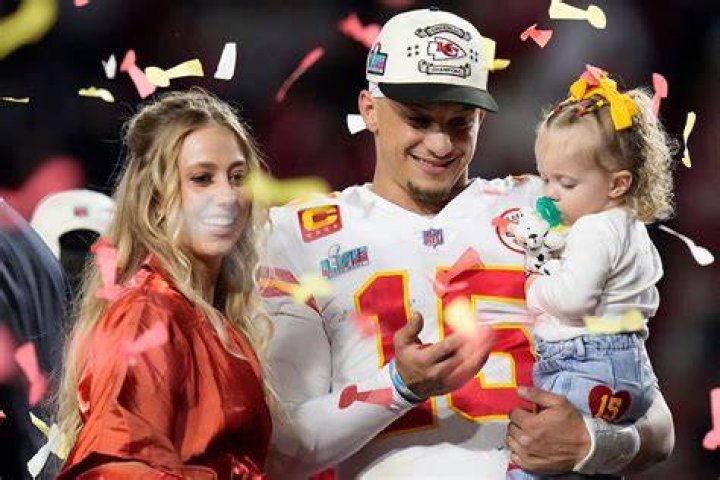 Unveiling Patrick Mahomes' Height In Feet: The Quarterback Phenomenon
