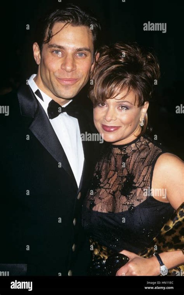 Who was Paula Abdul Husband? Does Paula Abdul have a child? The